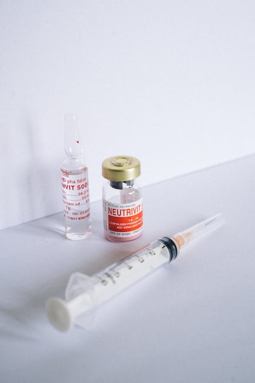 Medical injection therapy vial and syringe